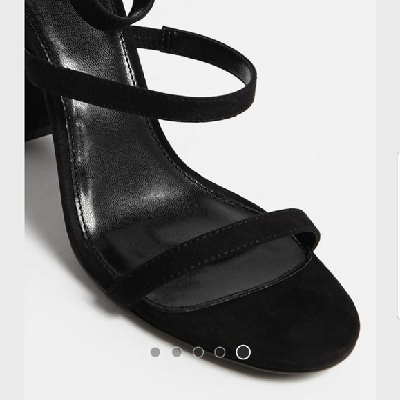 Black heels - Picture 3 of 4